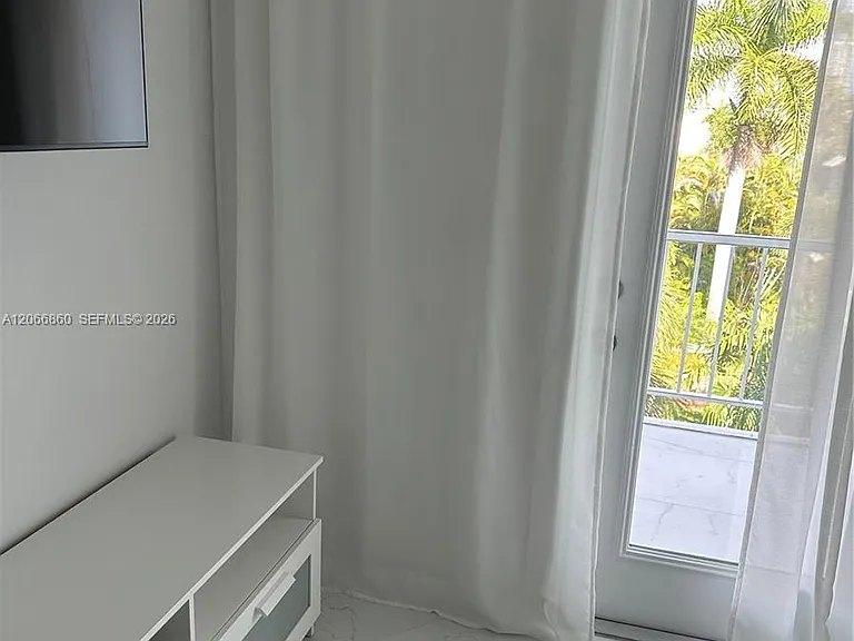 1333 E Hallandale Beach Blvd #423 — Photo 17