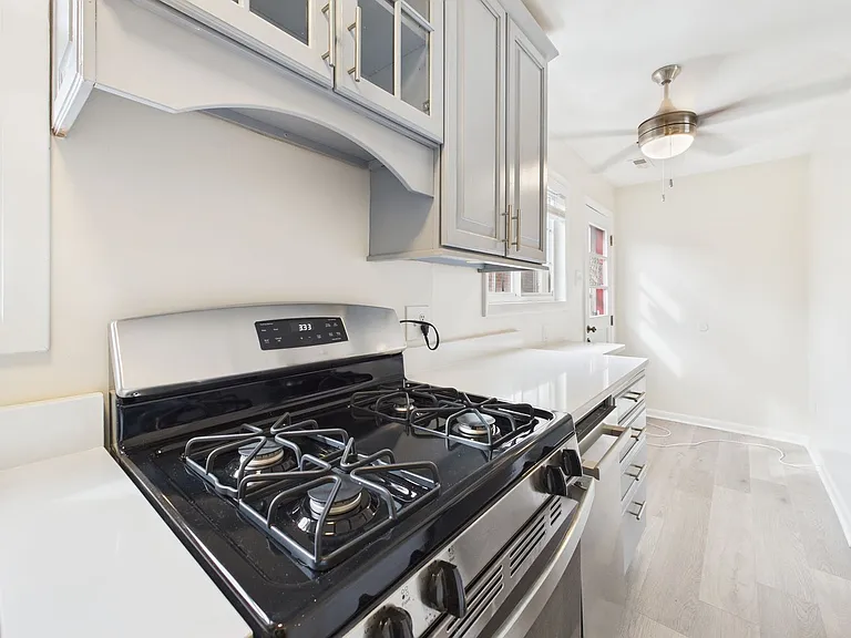 4032 Macarthur Ave #D — Photo 7