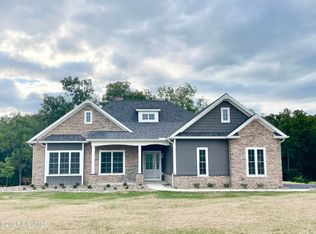 25 Classic Hills Dr, Lewisburg, PA 17837