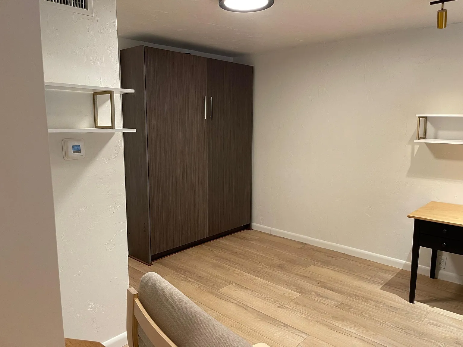 Studio, 400 sqft, $895 — Photo 3