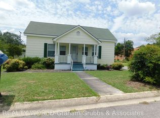21 3rd St, Laurinburg, NC 28352