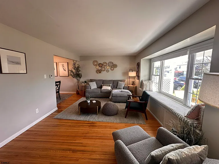 611 N Delavan Ave — Photo 3