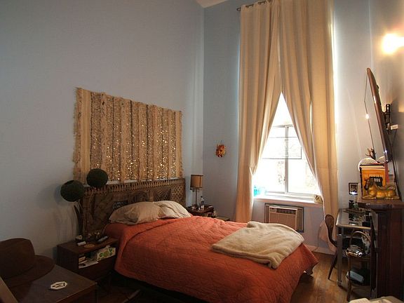 4th image of 170 Scholes St APT 3B