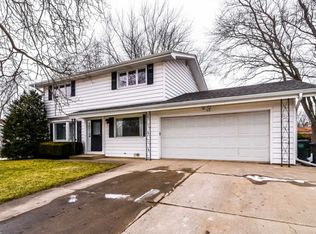 66 Brook Ln, Lindenhurst, IL 60046