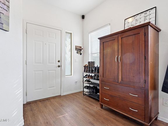 4th image of 98 5TH Avenue W