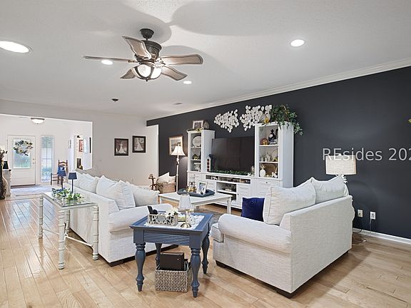2nd image of 179 Hampton Cir