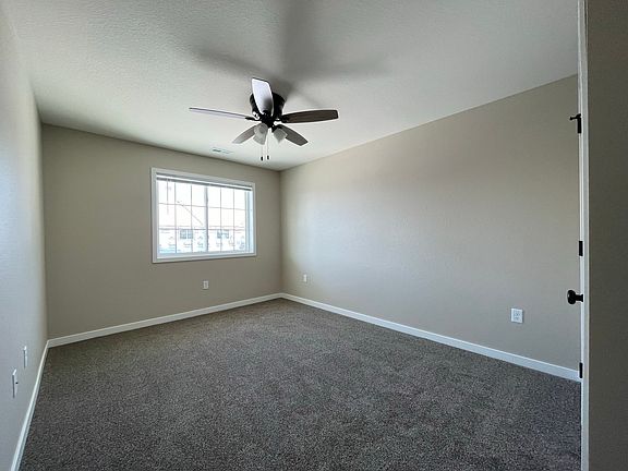 5th image of 3077 Gateway Dr