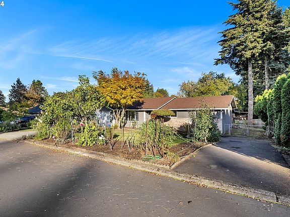 2nd image of 723 NE 100th Ave