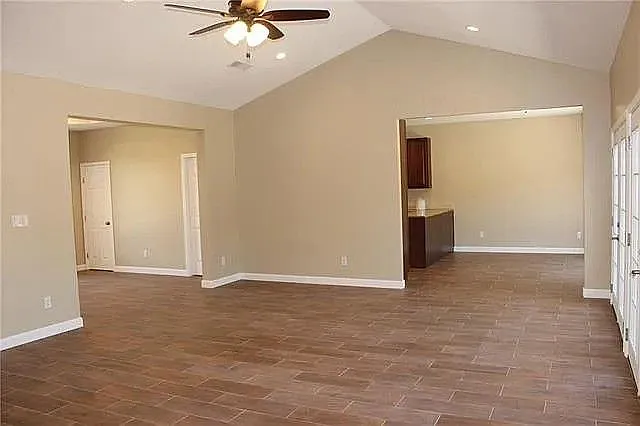 4 bed, 2.5 bath, 2452 sqft, $2,450 — Photo 4