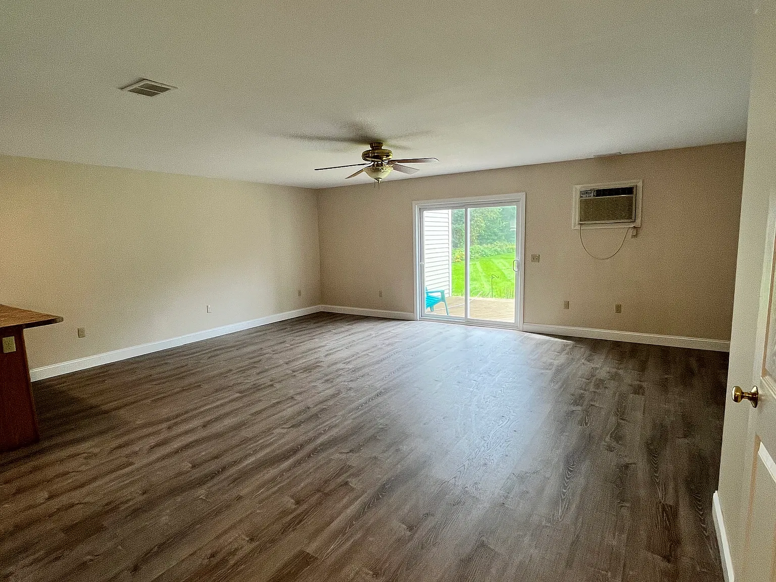 2 bed, 1.5 bath, 1400 sqft, $2,000 — Photo 2