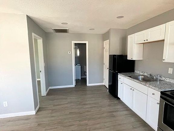 2nd image of 2828 W Augusta Ave #2