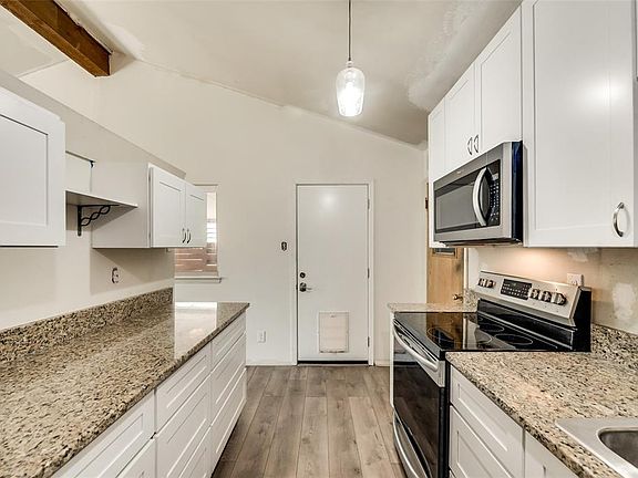 3rd image of 529 Greenbrook Ln