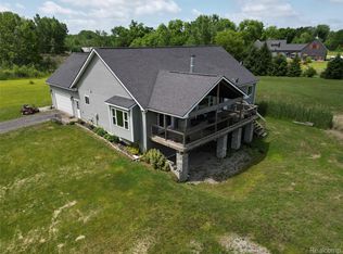 2543 Greenwood Rd, Lapeer, MI 48446