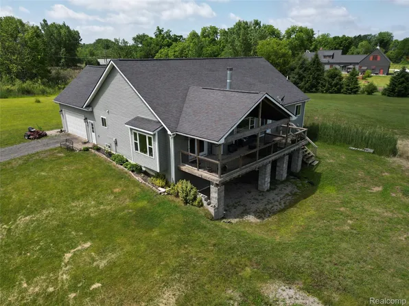 2543 Greenwood Rd, Lapeer, MI 48446