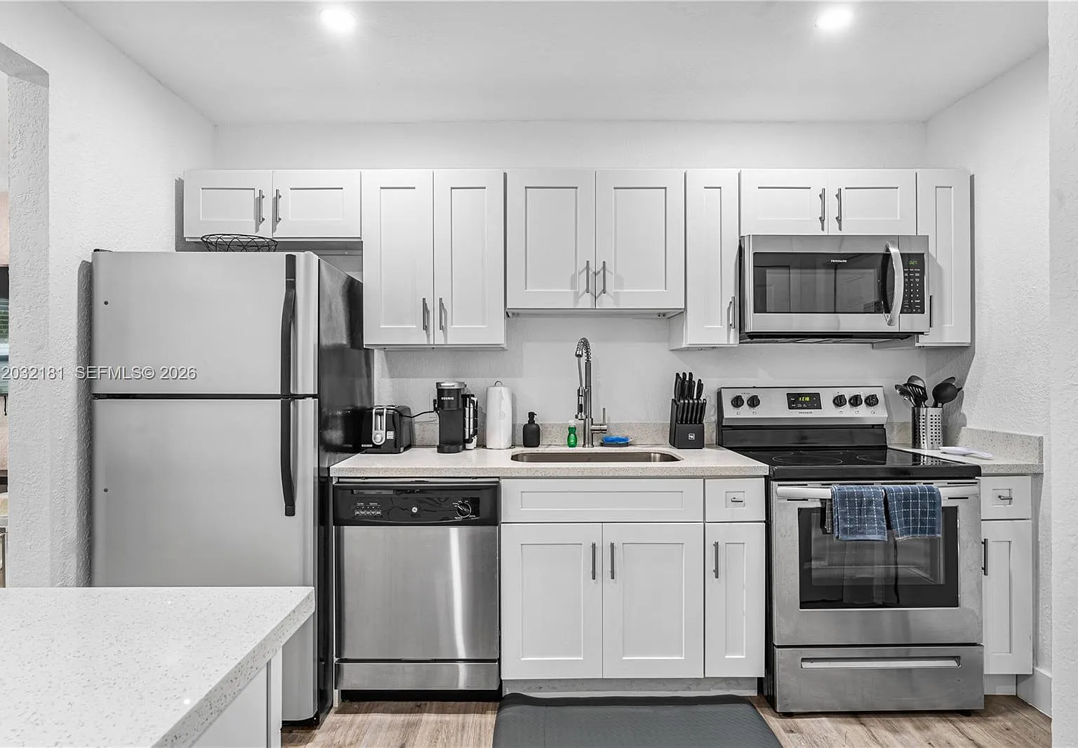 Biscayne Court — Photo 4