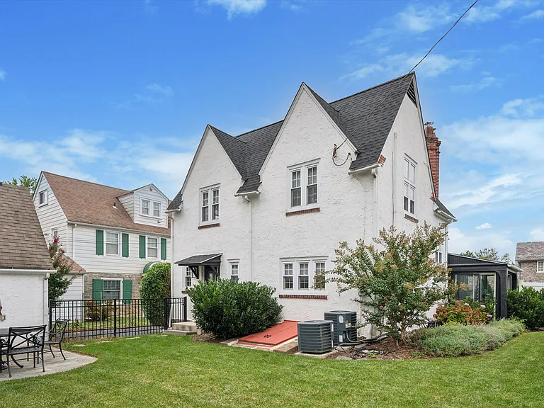 504 Gainsboro Rd — Photo 24