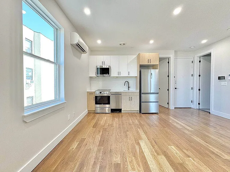 714 5th Ave #3A — Photo 1