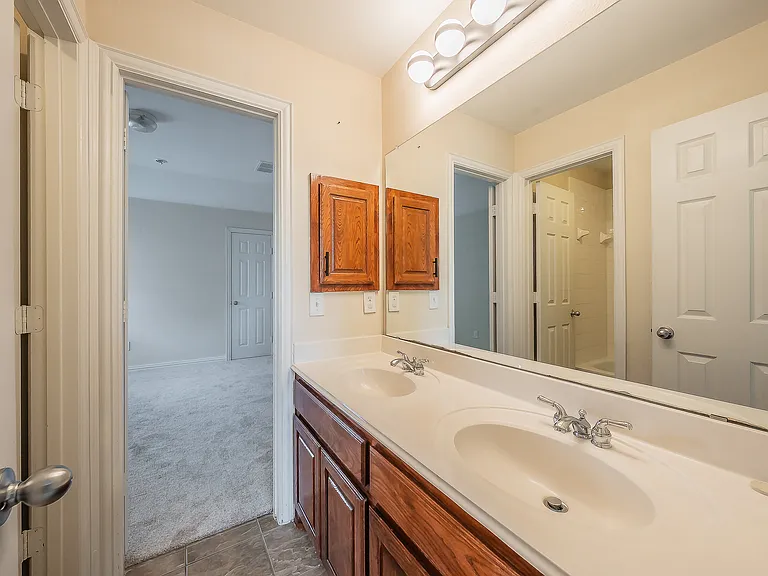 2217 Stonehenge Ln — Photo 32