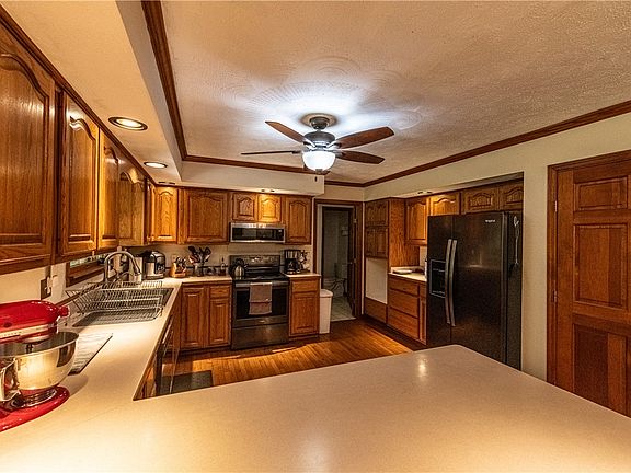 3rd image of 1281 Hiatt Rd