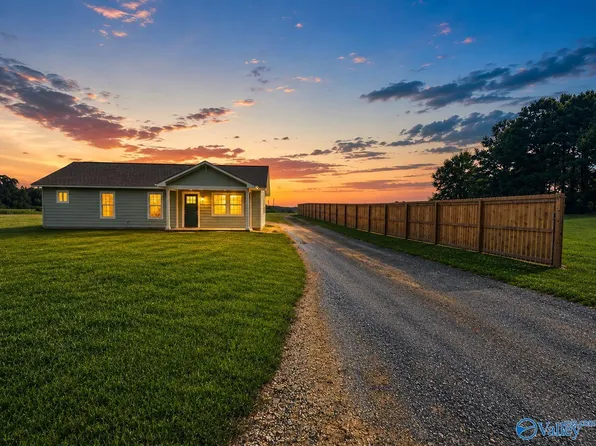 451 Section Ferry Rd, Section, AL 35771