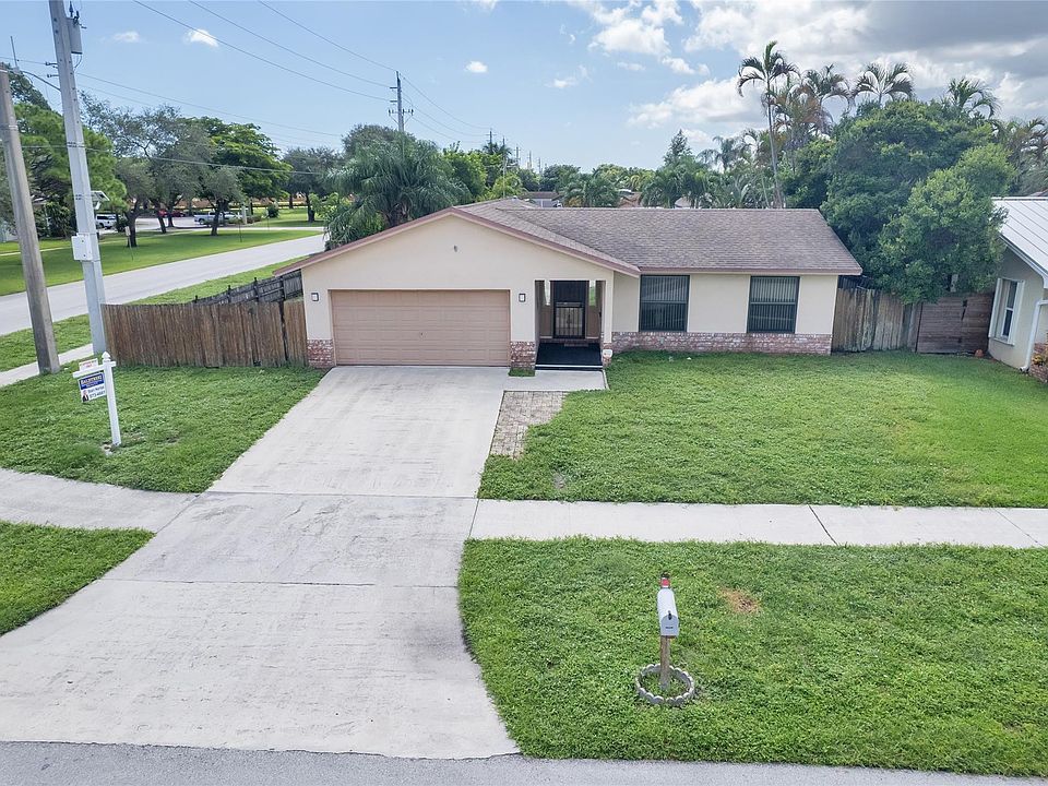 1st image of 2404 SW 12th Court