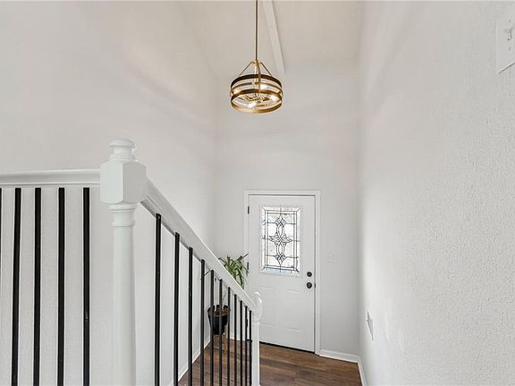 3rd image of 2916 Sweet Briar Dr