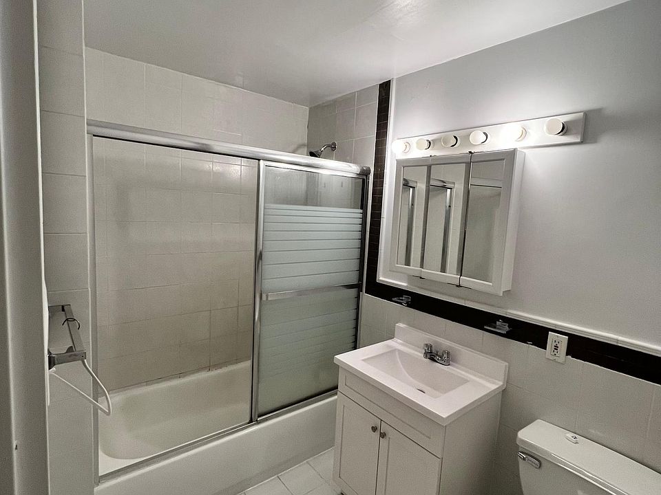 2nd image of 15910 71st Ave APT 2L