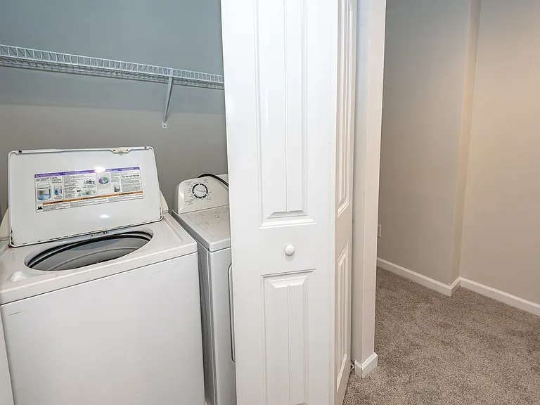 484 Truman Dr — Photo 18