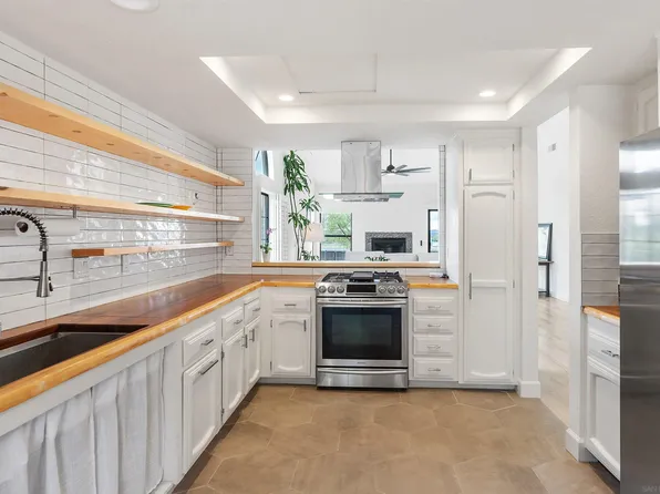 15609 Via Marchena, San Diego, CA 92128