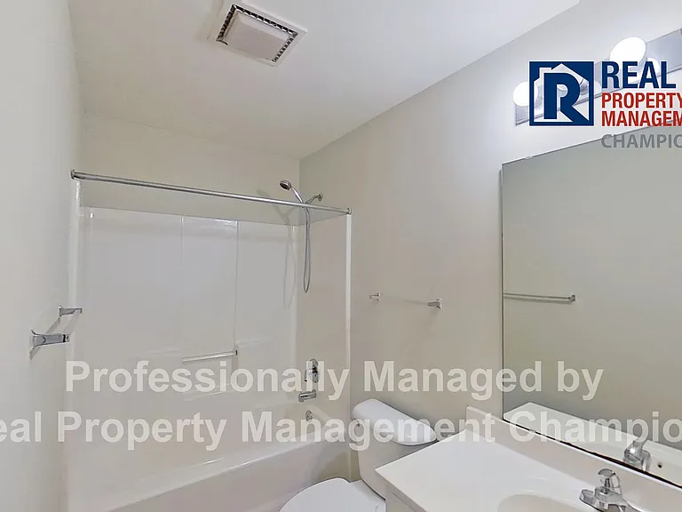 4804 S College Rd #28 — Photo 13