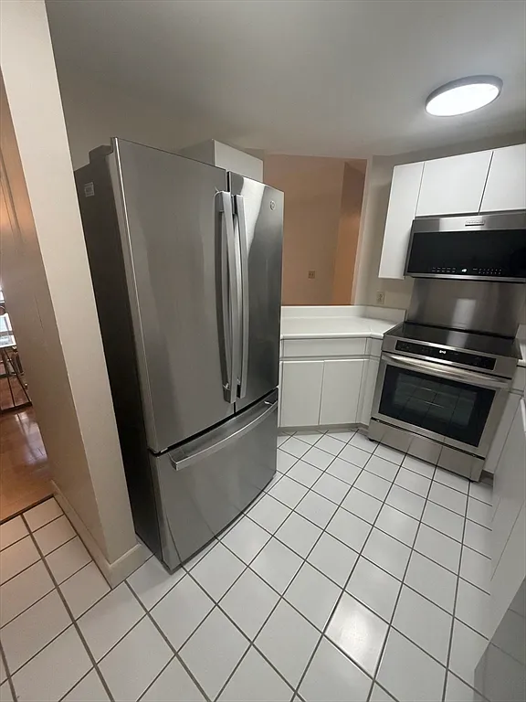 2 bed, 2.0 bath, 879 sqft, $5,000 — Photo 3