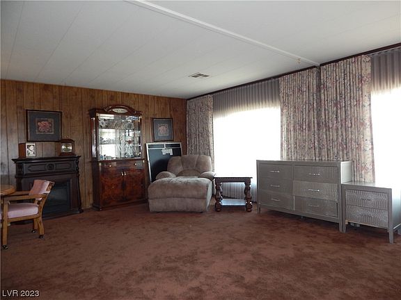 5th image of 4957 Royal Dr