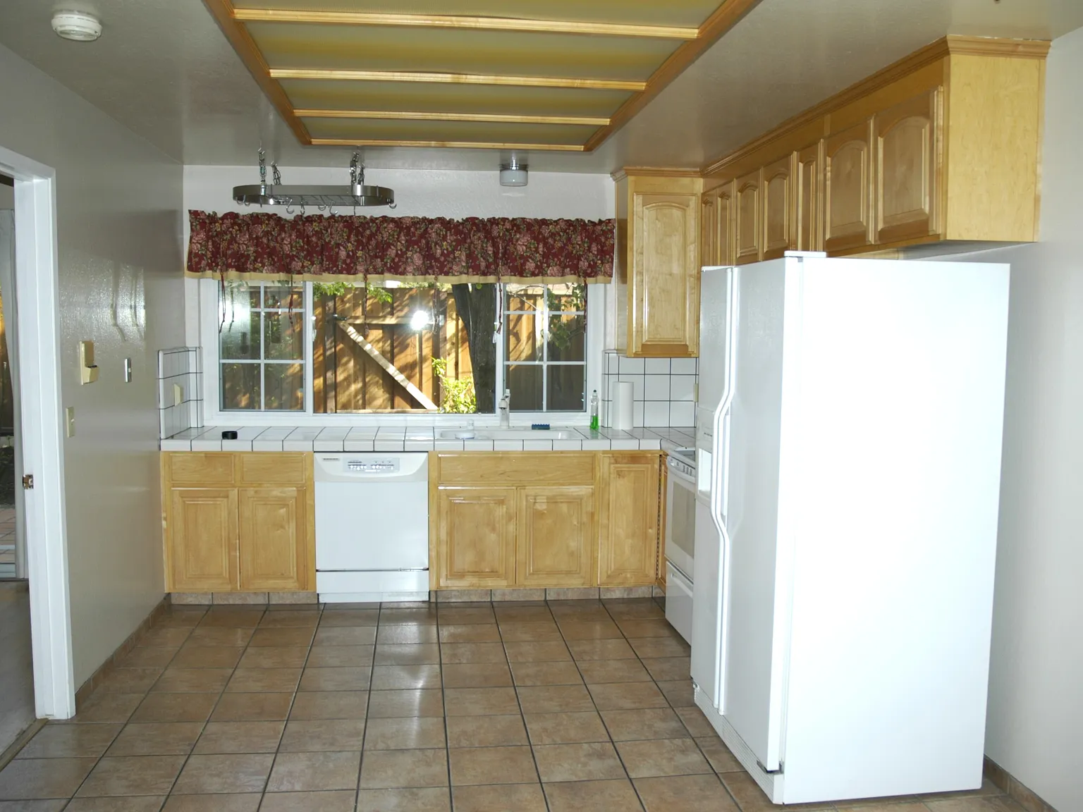 3 bed, 2.5 bath, 1670 sqft, $4,850 — Photo 4