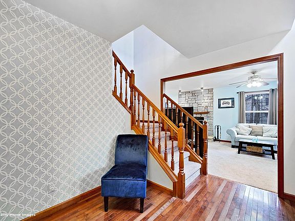 2nd image of 302 Birchwood Ct