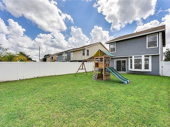 3rd image of 7815 Brockwood Cir