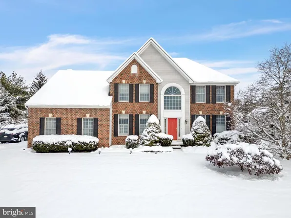 4 Dorchester Ln, Newtown, PA 18940