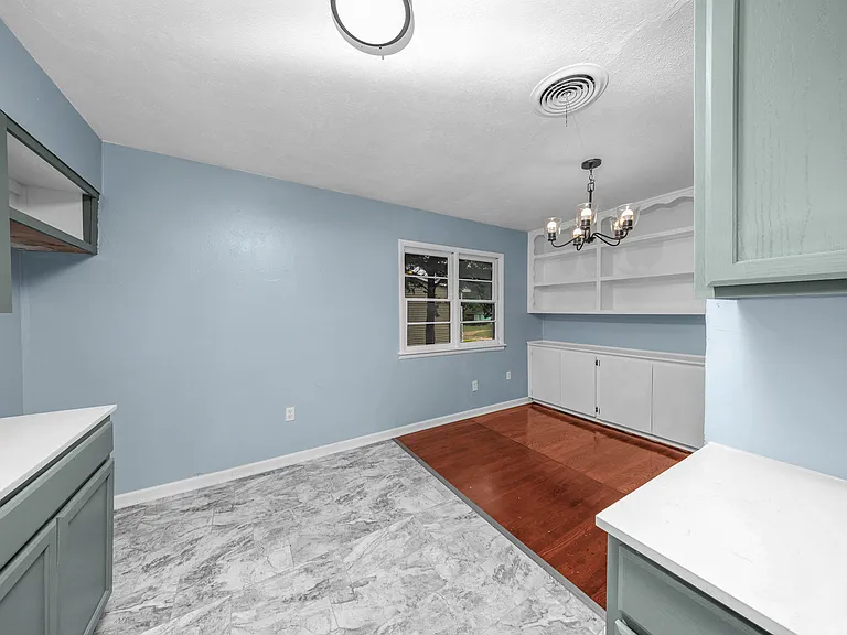 2411 NW 35th St — Photo 14