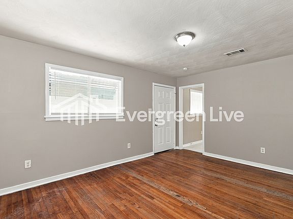 4th image of 584 Singleton St