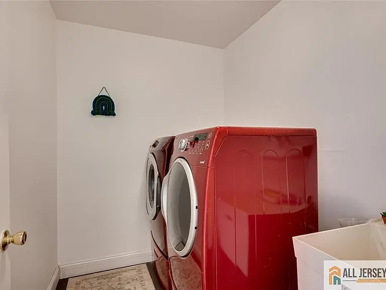 403 Somerset Ct — Photo 31