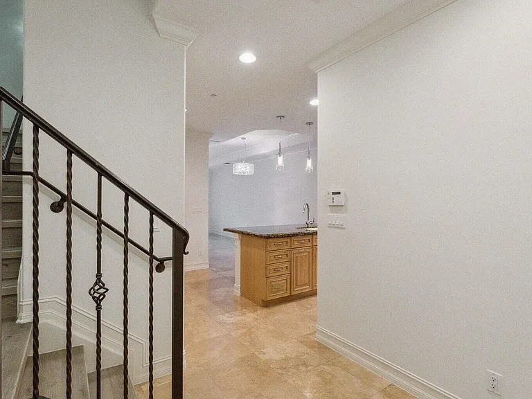3863 NE 22nd Way — Photo 15