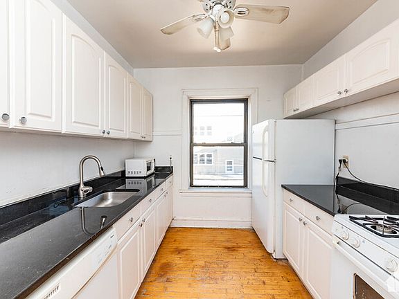 2nd image of 4455 N Artesian Ave #19-3