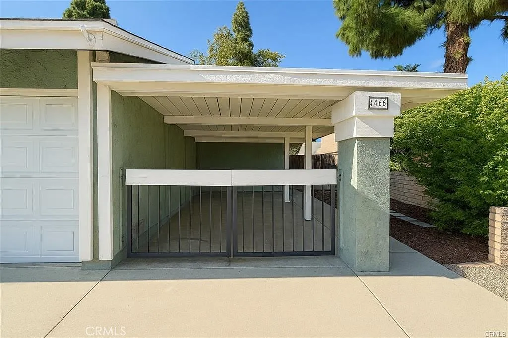 2 bed, 1000 sqft, $2,800 — Photo 2