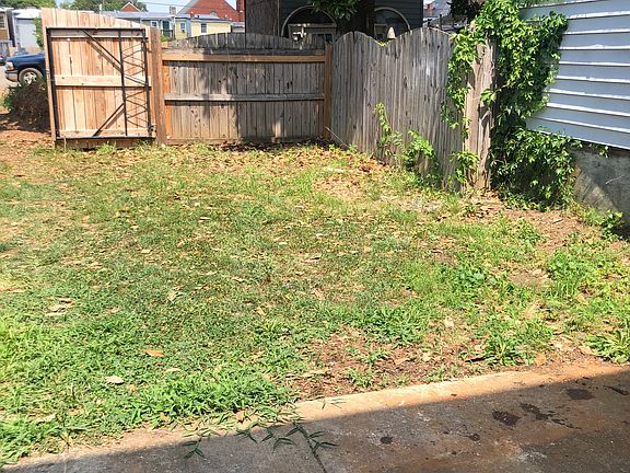 2nd image of 1418 W Clay St