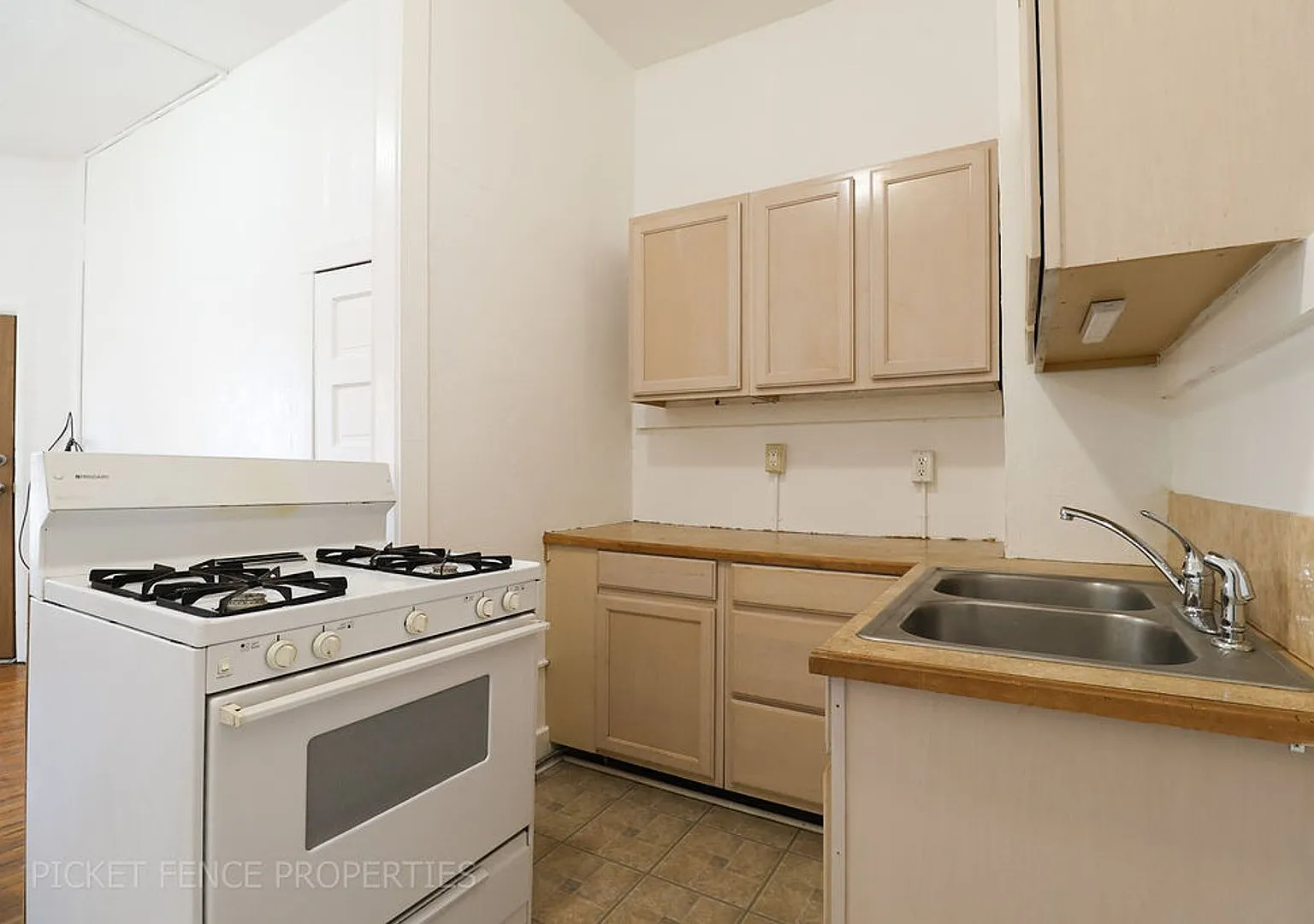605 Mathews St — Photo 4