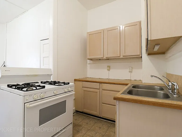605 Mathews St — Photo 4