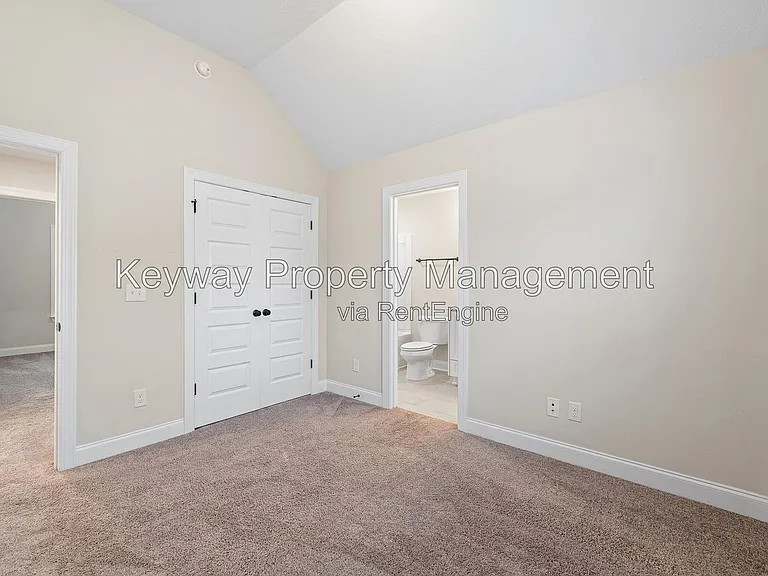 904 Sandpiper Xing — Photo 24