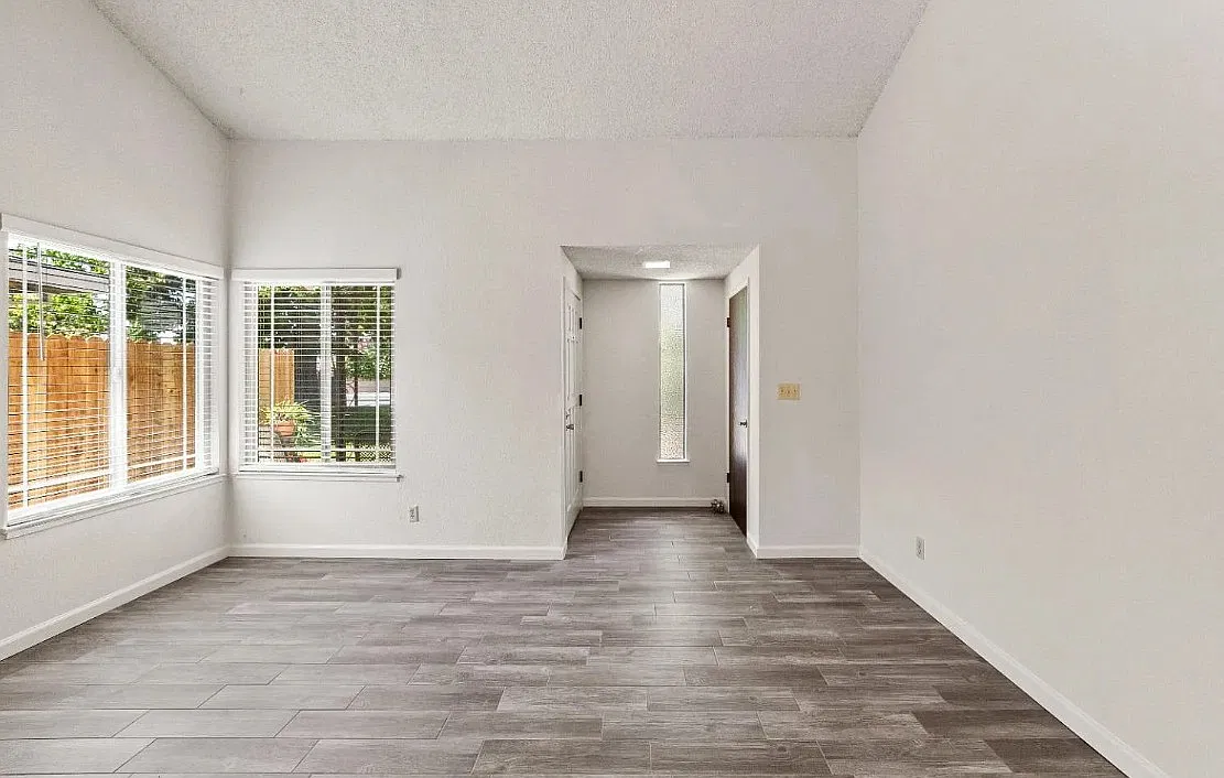 3 bed, 1333 sqft, $2,600 — Photo 3