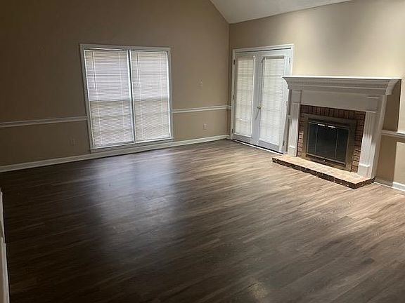 2nd image of 2426 Lake Edge Dr