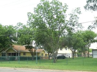 2601 Handley Dr, Fort Worth, TX 76112