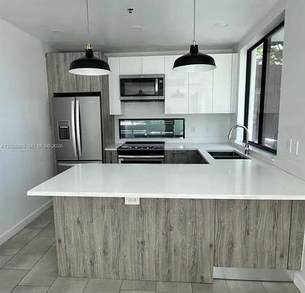 722 NE 15th Ave — Photo 11